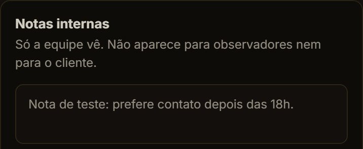 Notas internas na ficha do cliente, visíveis só para a equipe.